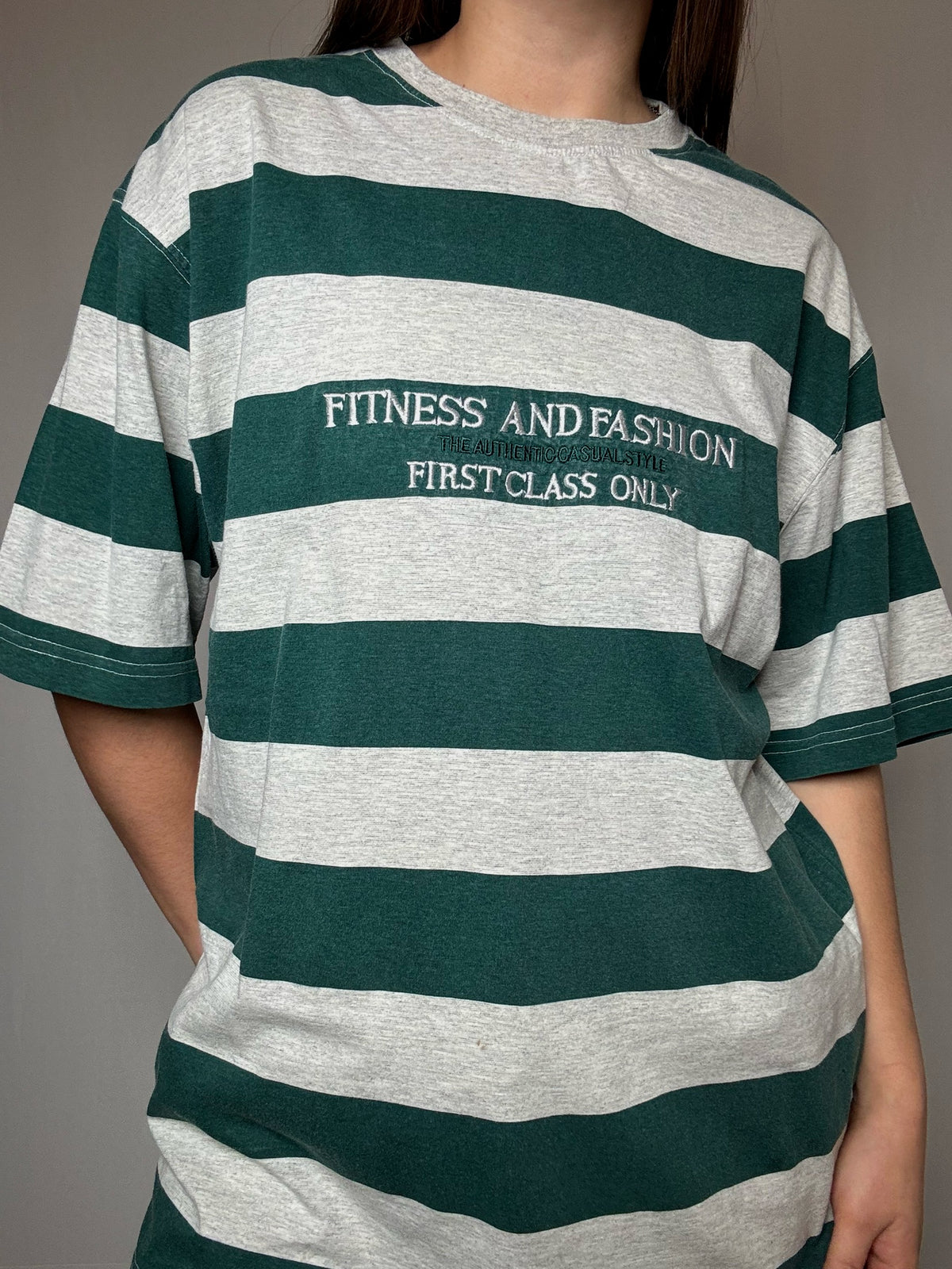 Gestreiftes T-Shirt, grau und grün, bestickt, Gr. L, Vintage