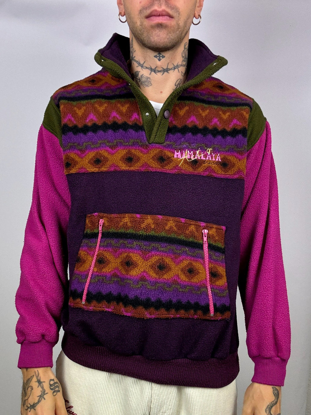 Burgundy graphic fleece with zipped neck M Vintage