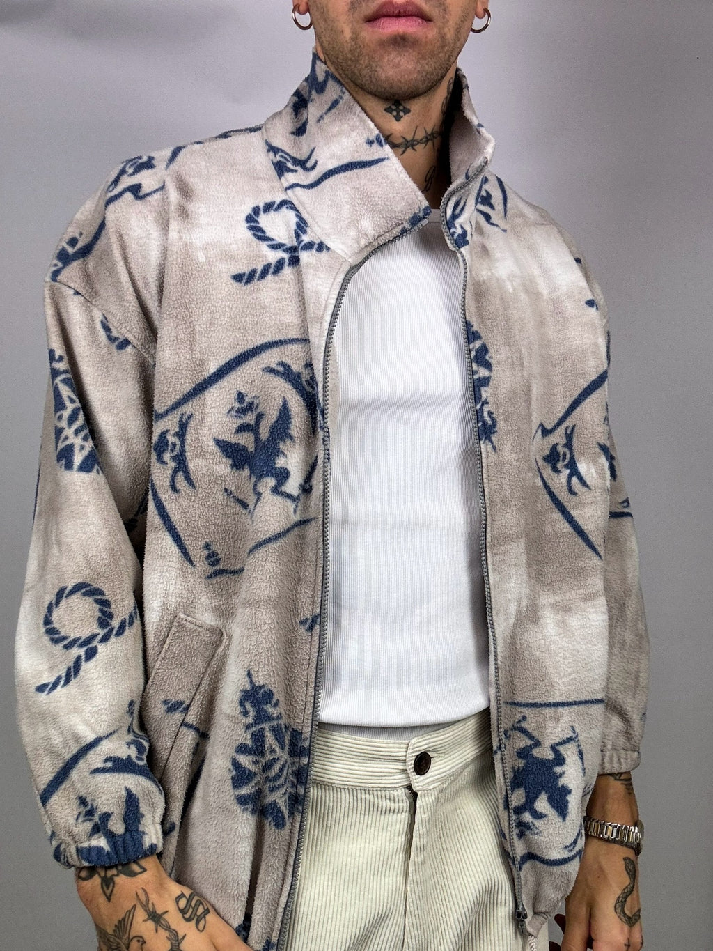 Beige fleece jacket with L Vintage pattern