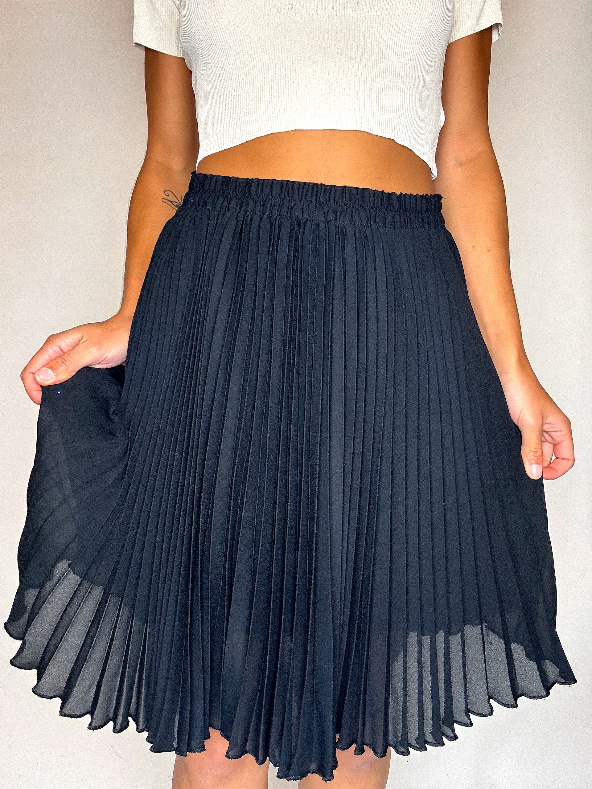 Black pleated skirt S/M vintage