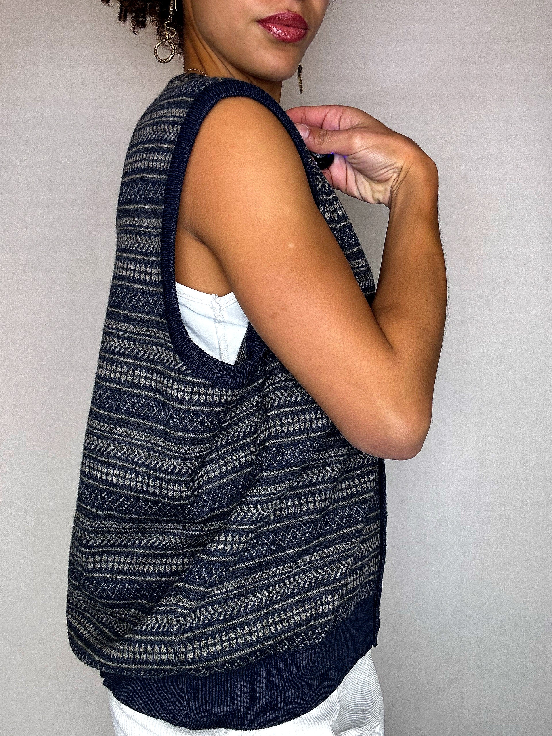 Vintage-Strickweste in Marineblau mit Karomuster, Größe L/XL