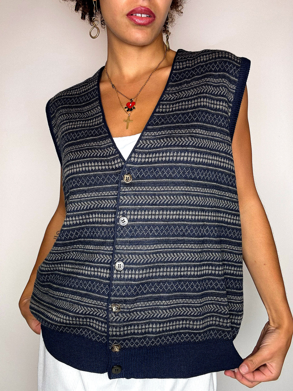 Vintage-Strickweste in Marineblau mit Karomuster, Größe L/XL