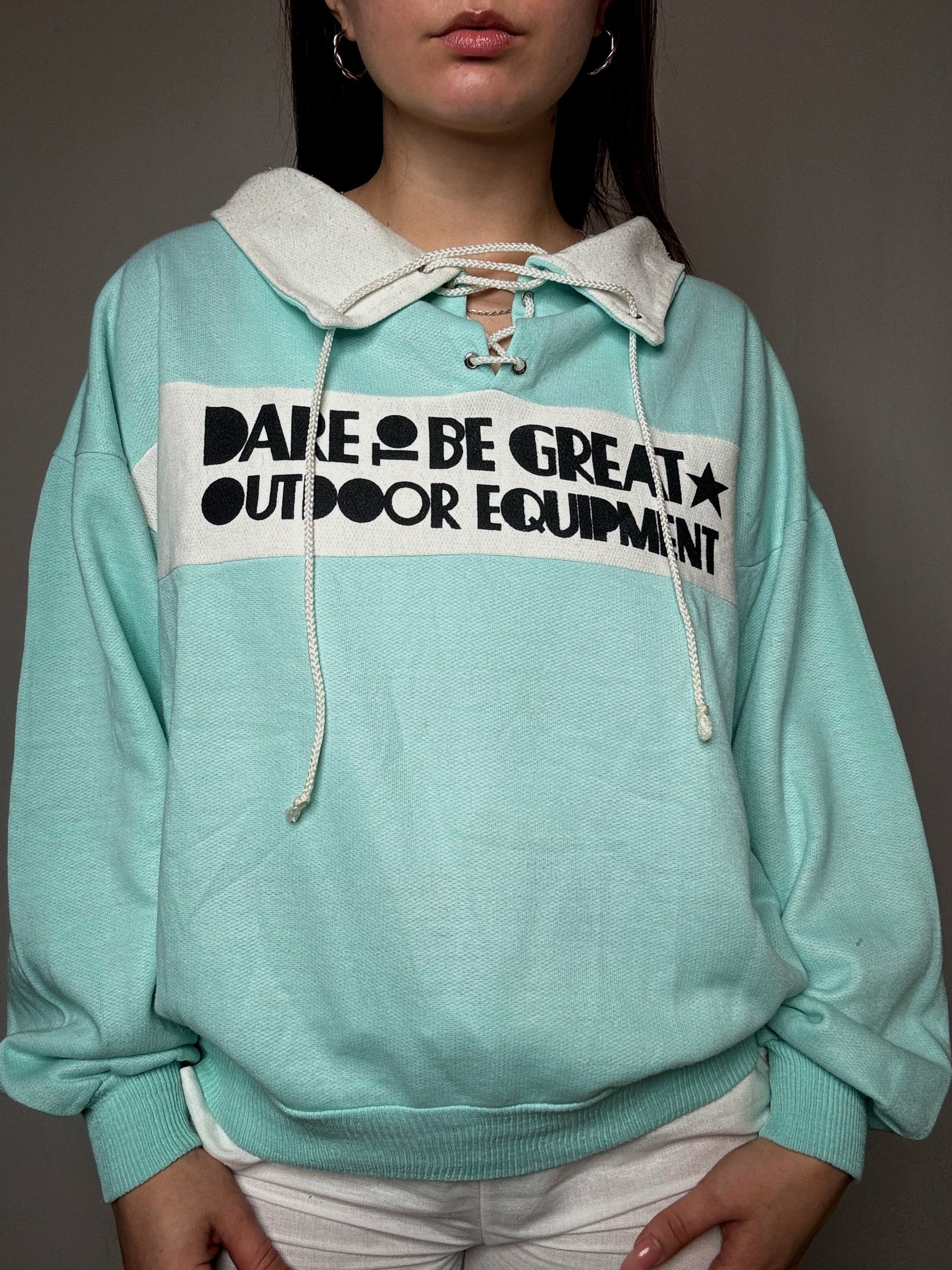 Sweat turquoise à détails L vintage