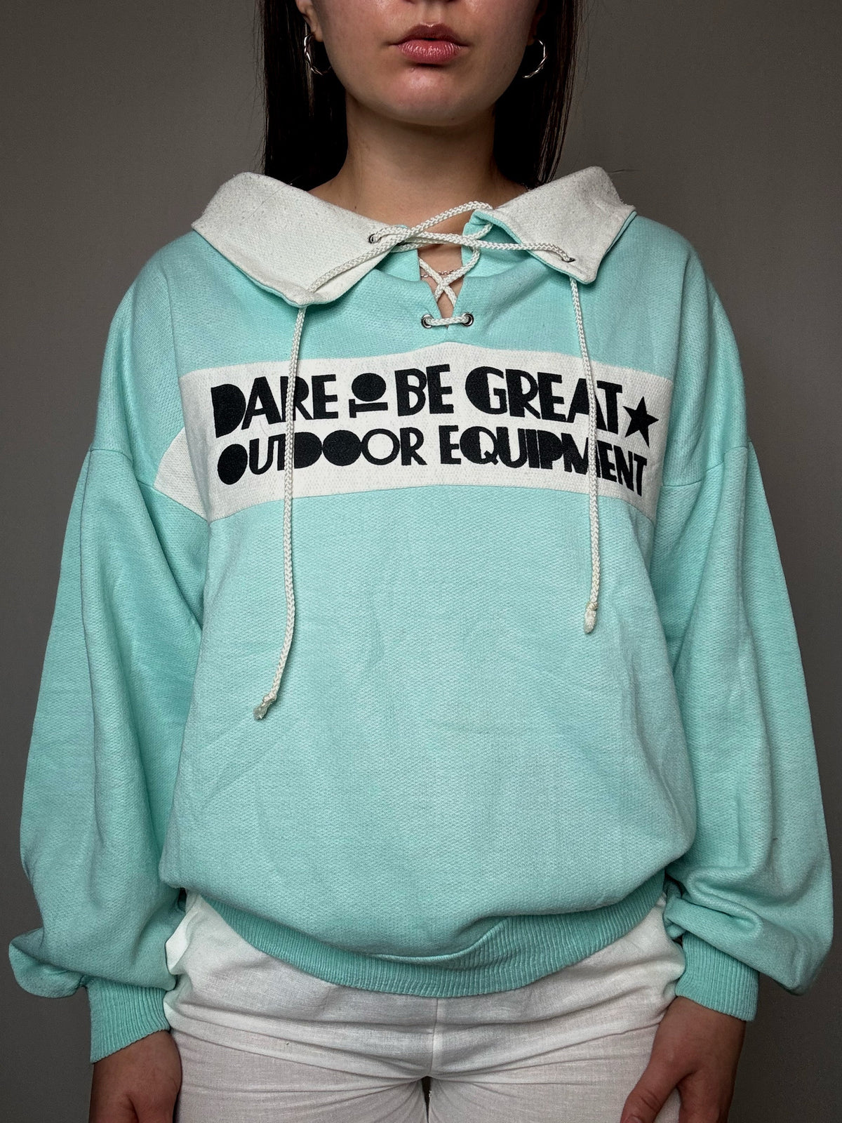 Sweat turquoise à détails L vintage