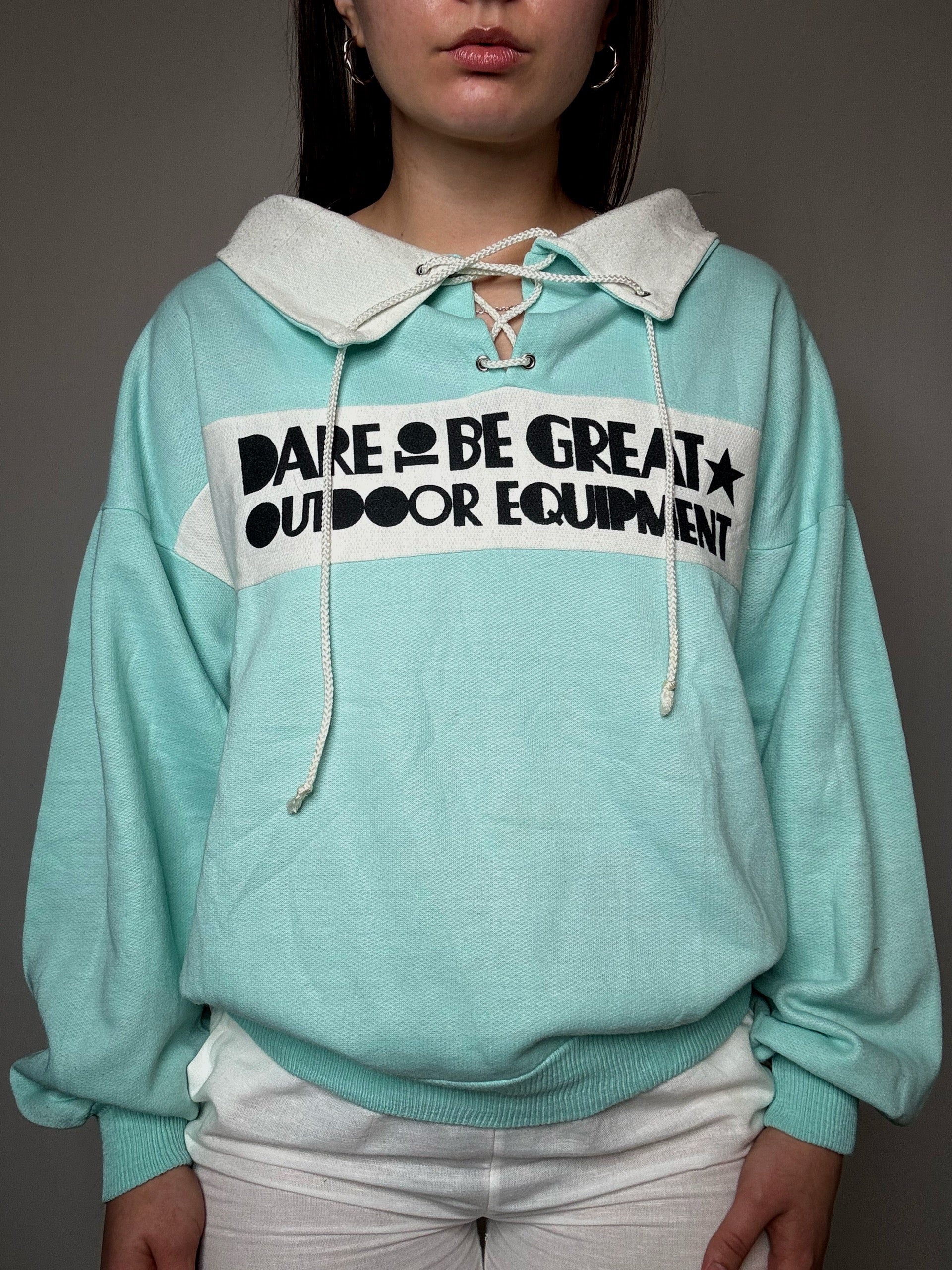Sweat turquoise à détails L vintage