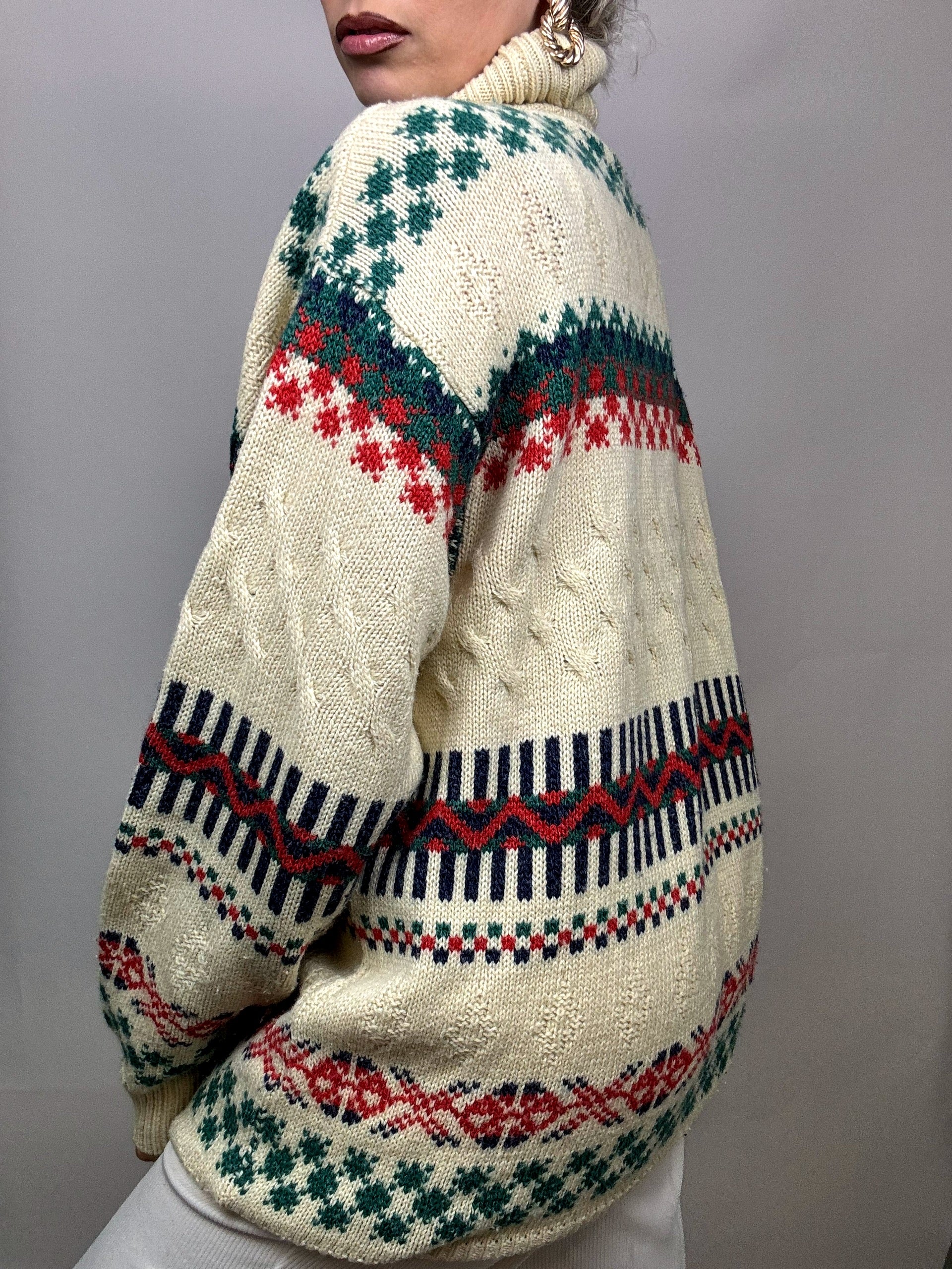Beige wool turtleneck sweater L with vintage pattern