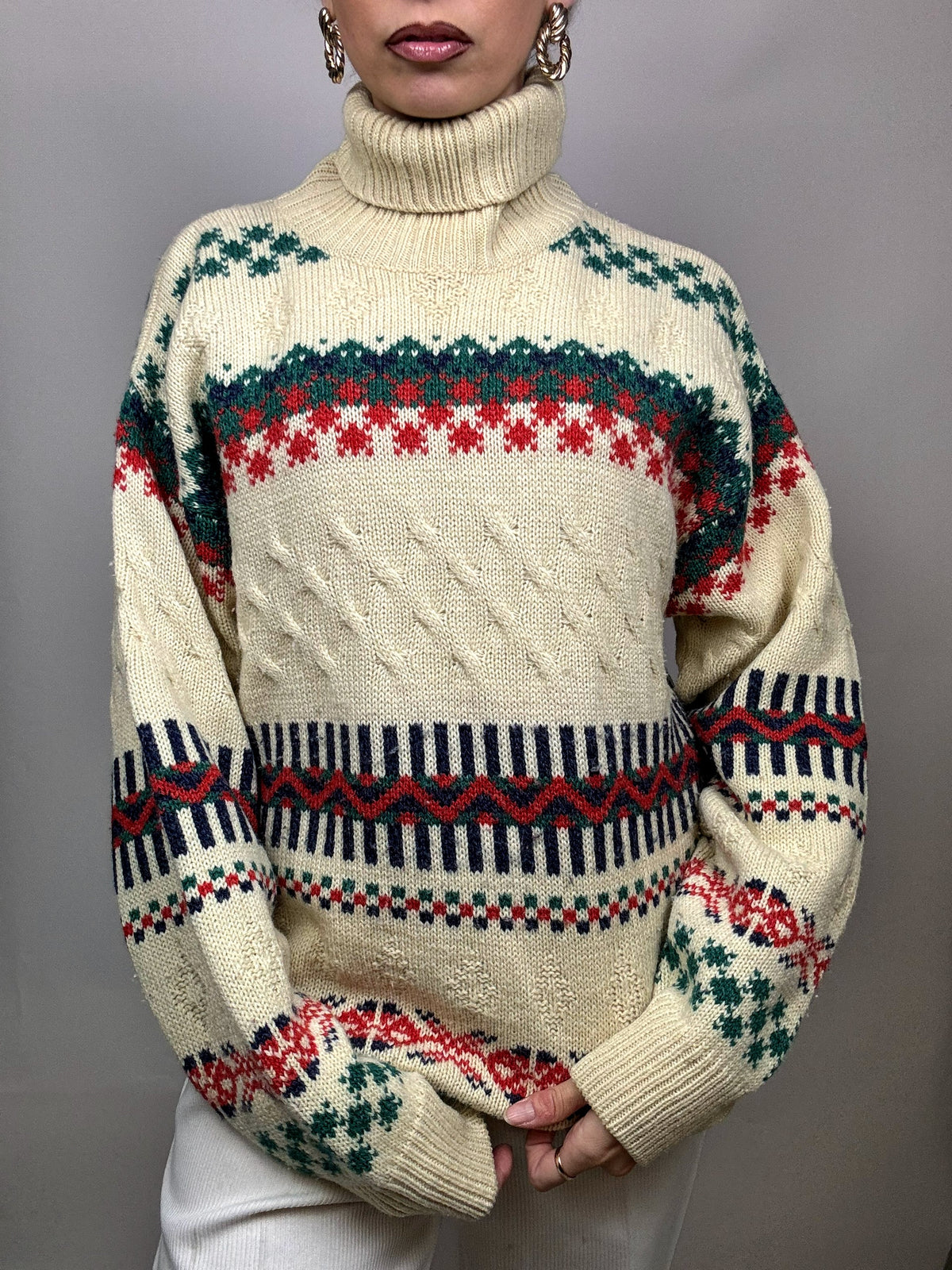 Beige wool turtleneck sweater L with vintage pattern