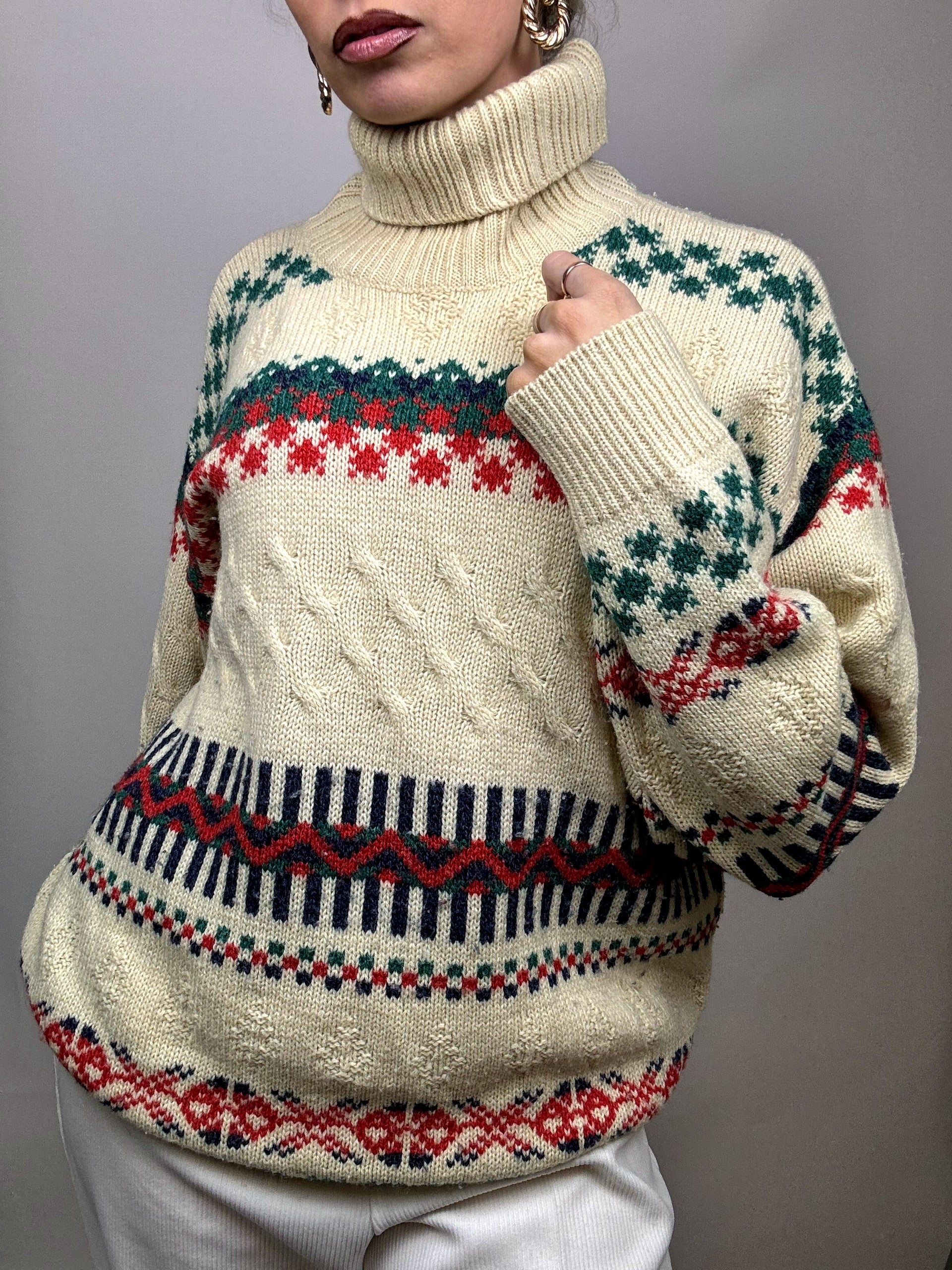 Beige wool turtleneck sweater L with vintage pattern