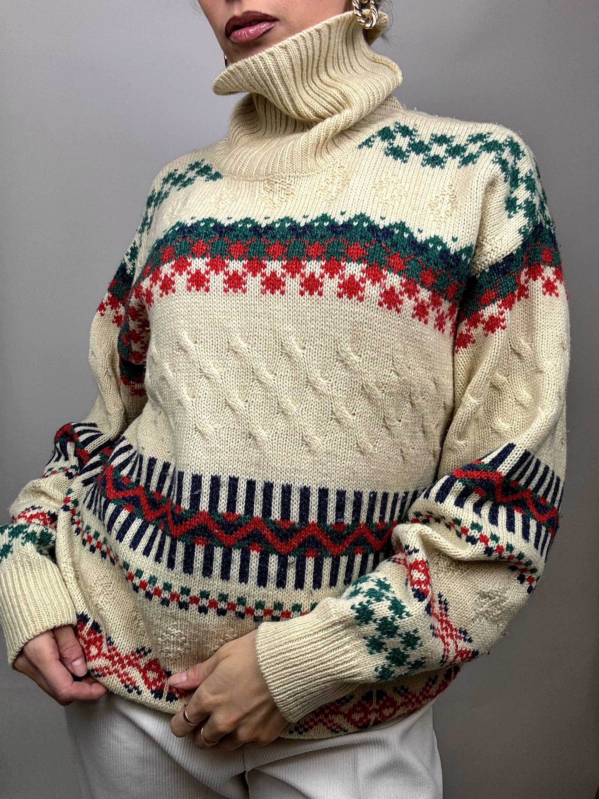 Beige wool turtleneck sweater L with vintage pattern