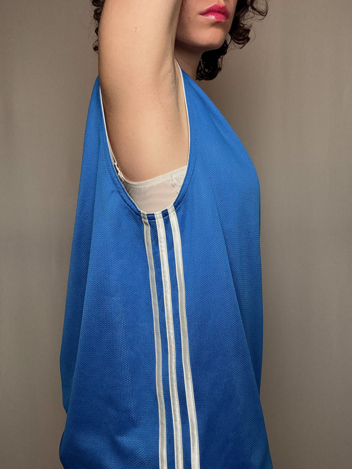 maillot de basket bleu ciel adidas L vintage