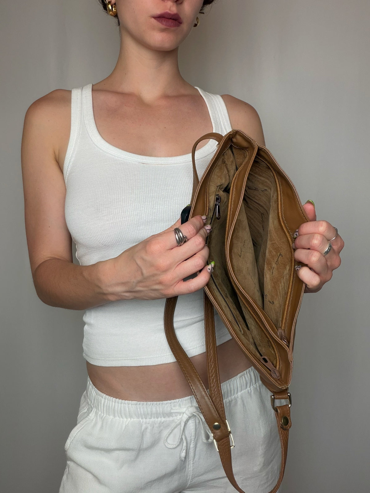 Vintage schwarze Ledertasche mit Schulterriemen