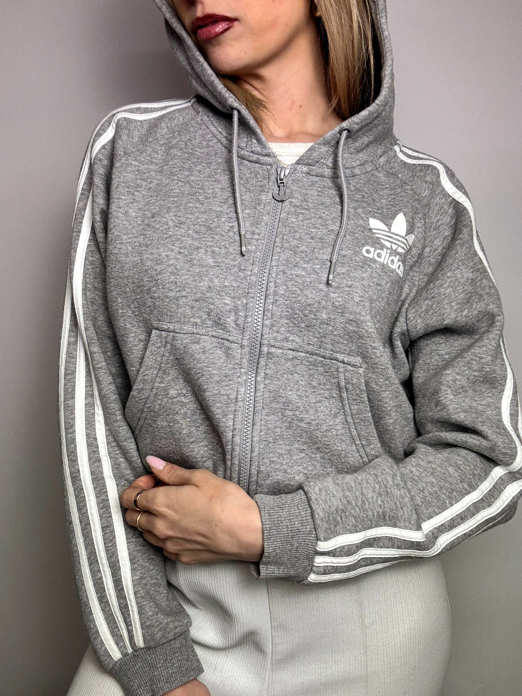 ADIDAS L/XL Vintage Graue kurze Kapuzenjacke