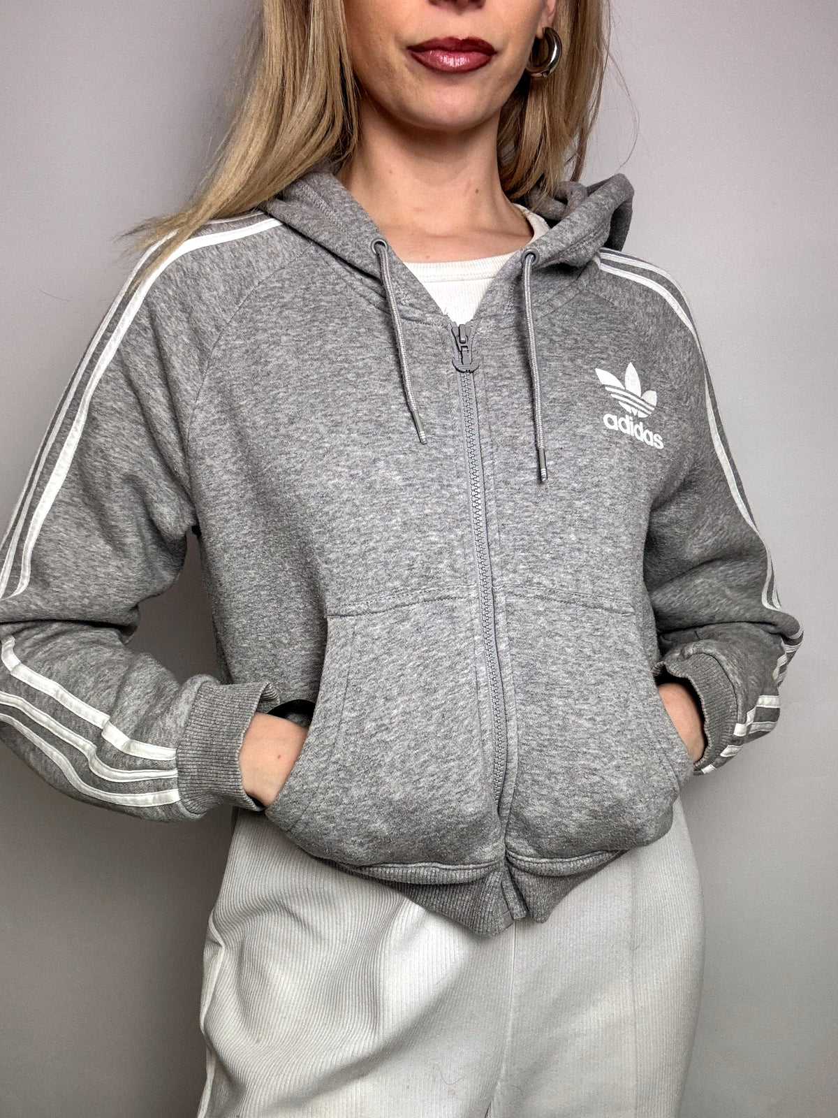 ADIDAS L/XL Vintage Graue kurze Kapuzenjacke