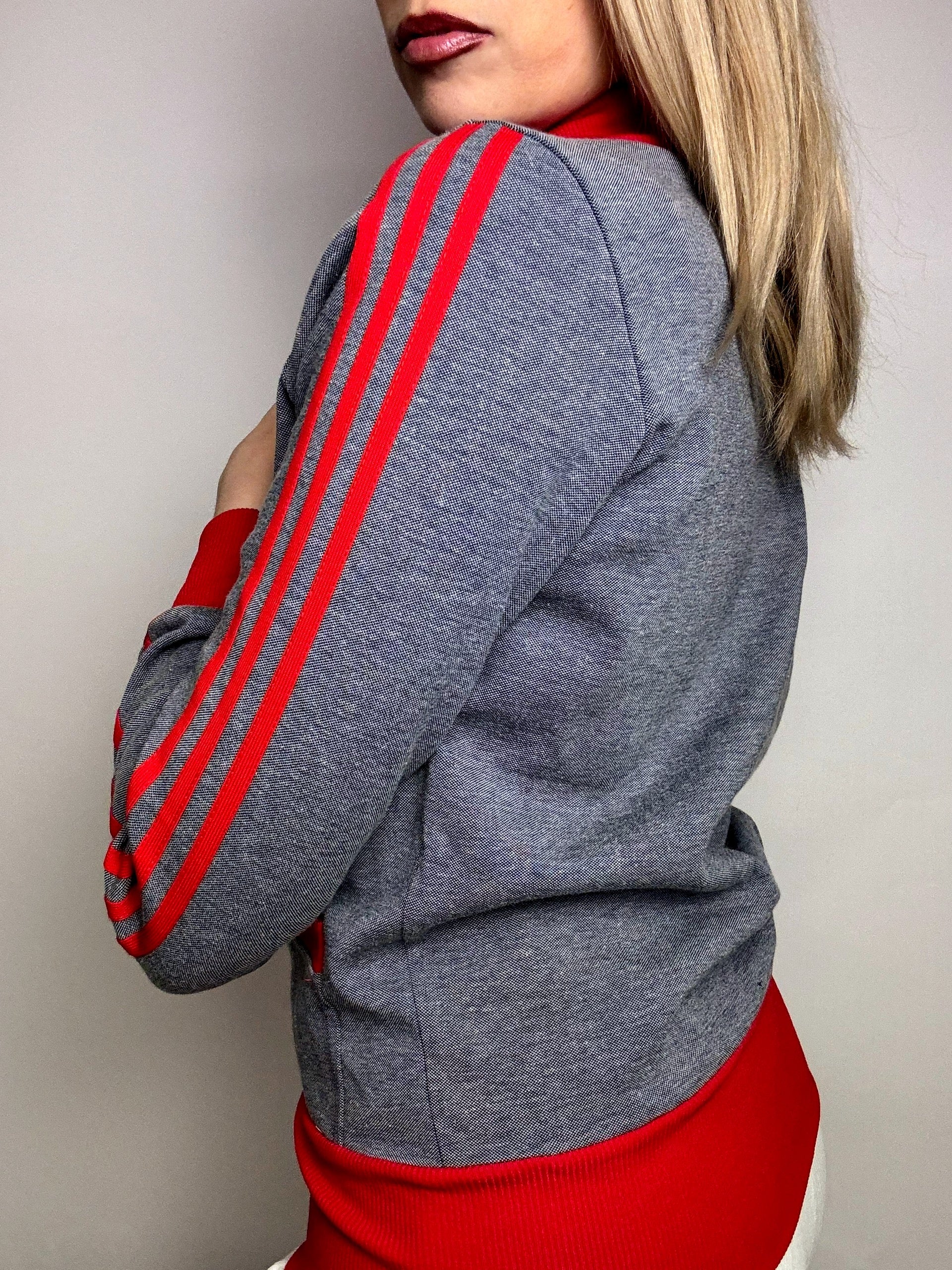 Jacket fittée grise et rouge ADIDAS M vintage