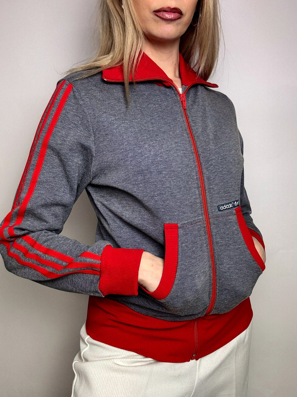 ADIDAS M vintage gray and red fitted jacket