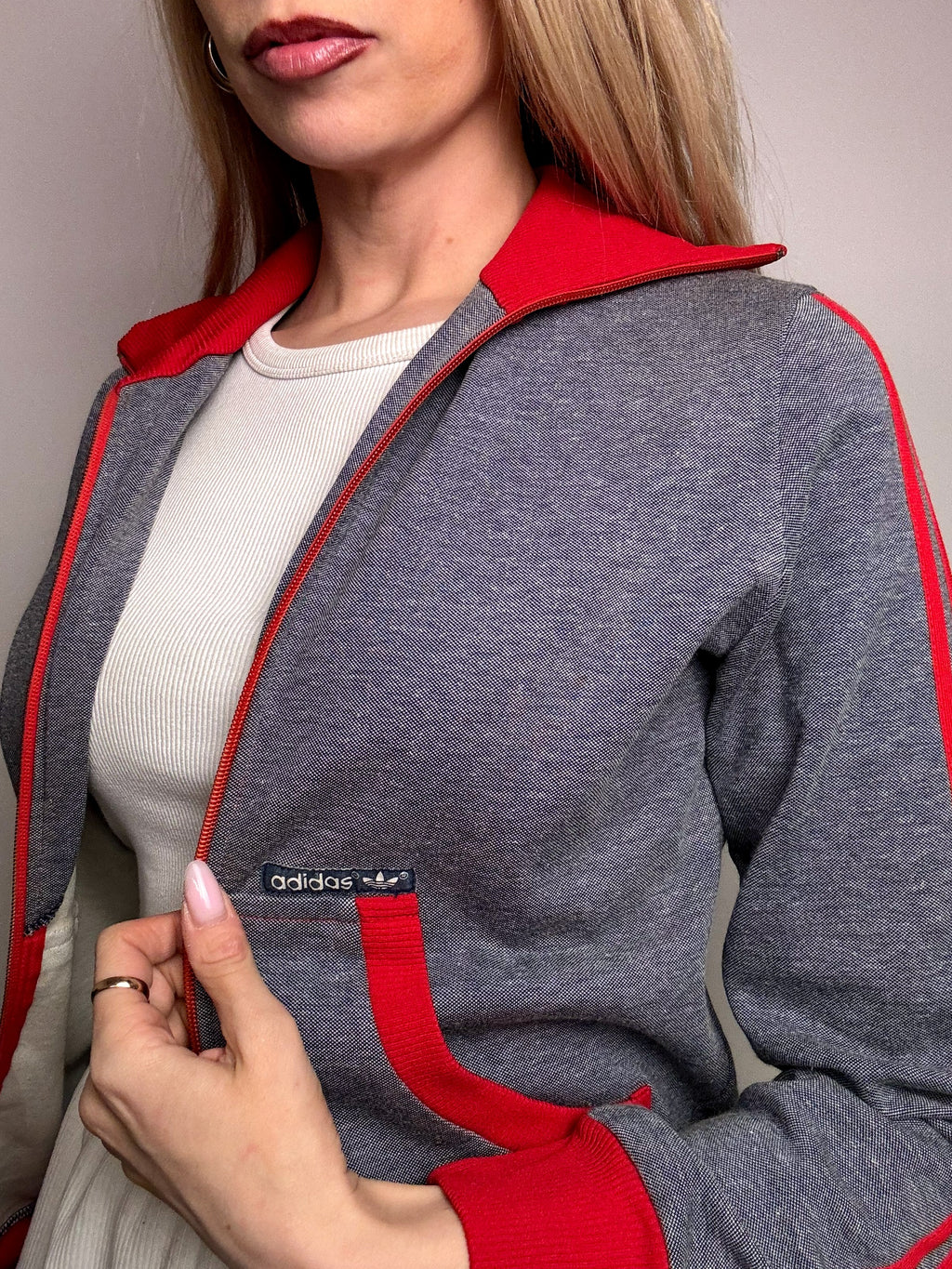 ADIDAS M vintage gray and red fitted jacket