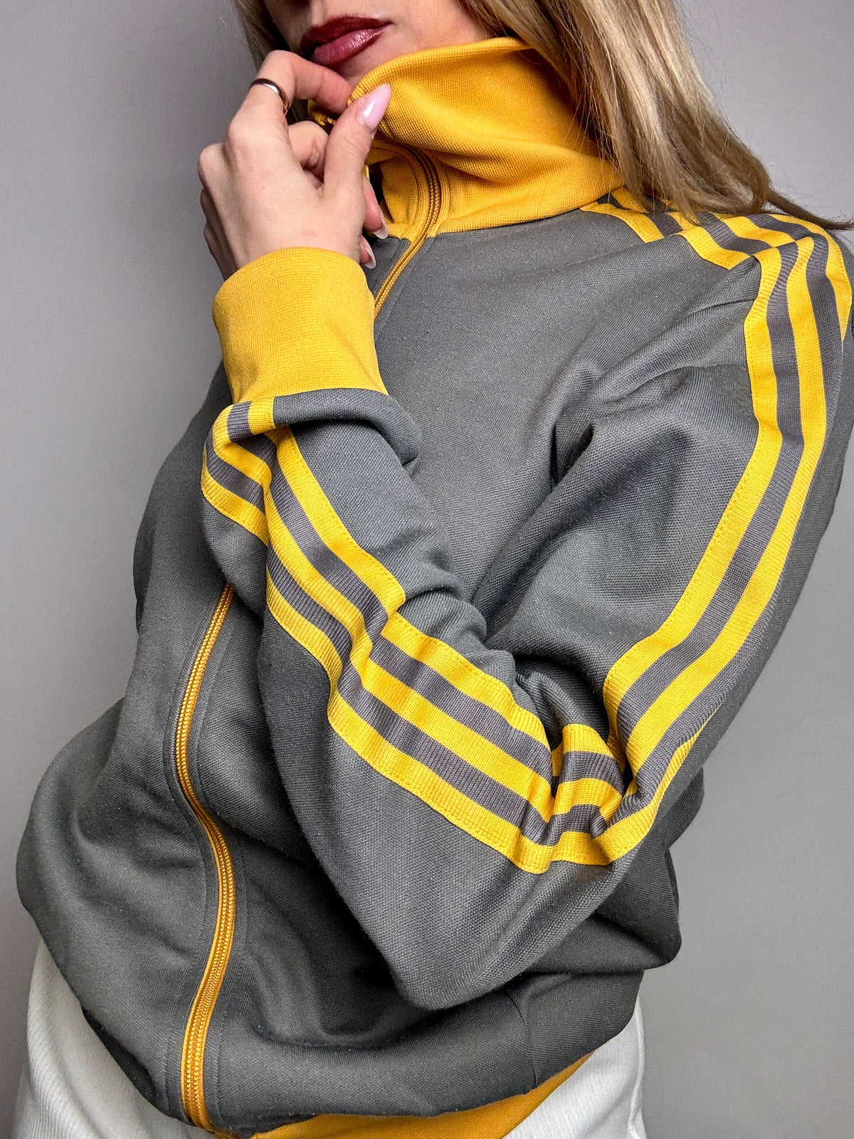 Jacket fittée grise et jaune ADIDAS M vintage