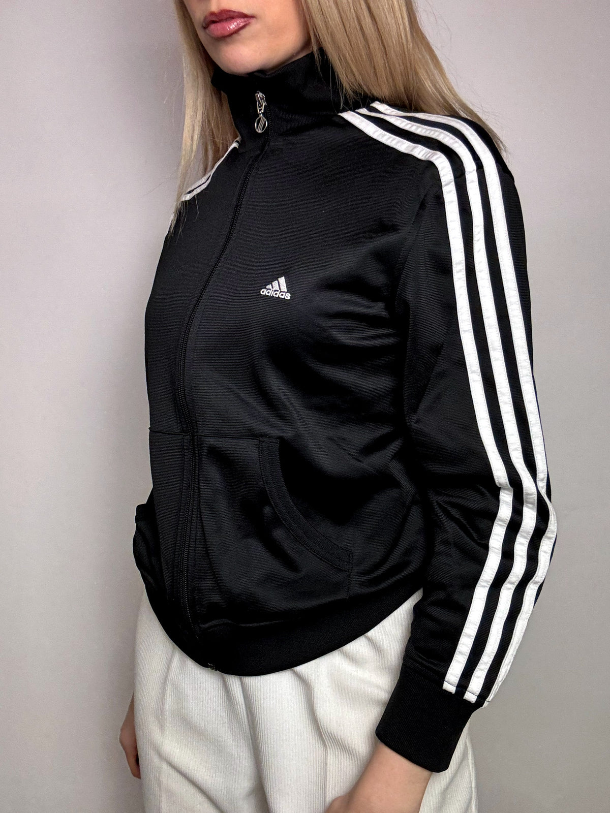 ADIDAS L vintage black fitted jacket