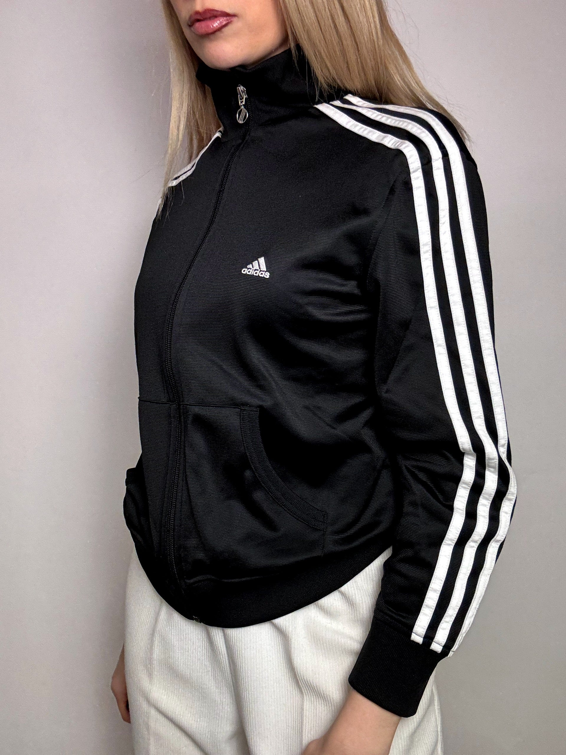 ADIDAS L vintage black fitted jacket