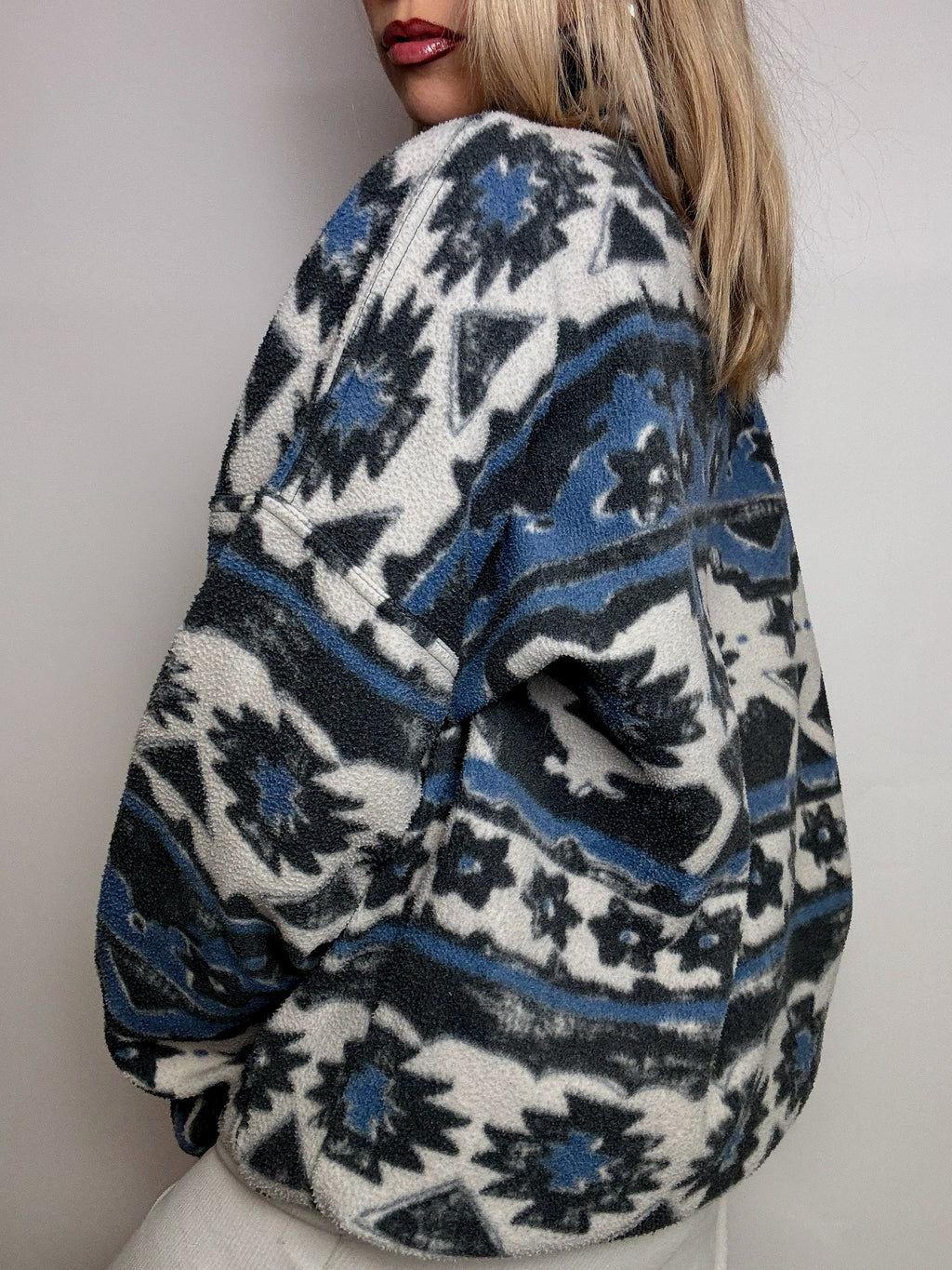 Vintage XL Blue Graphic Thick Fleece