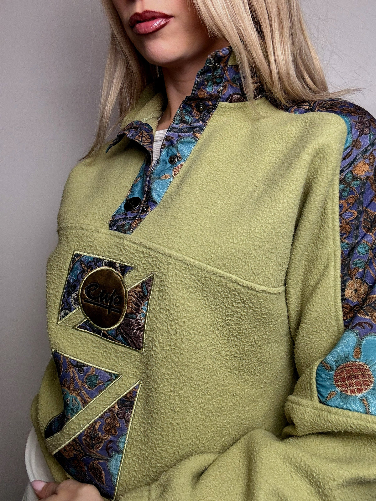 Vintage XL Khaki Graphic Detail Fleece