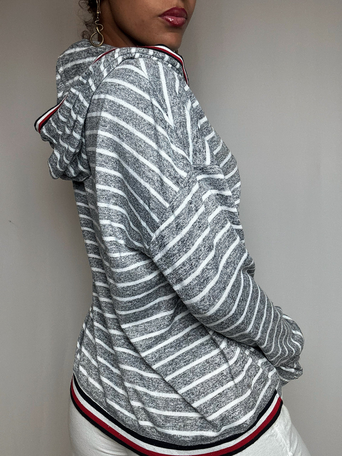 Pull à capuche gris rayé Tommy Hilfiger L vintage
