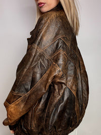 Braune Bomberjacke aus Leder mit Vintage-XXL-Detail