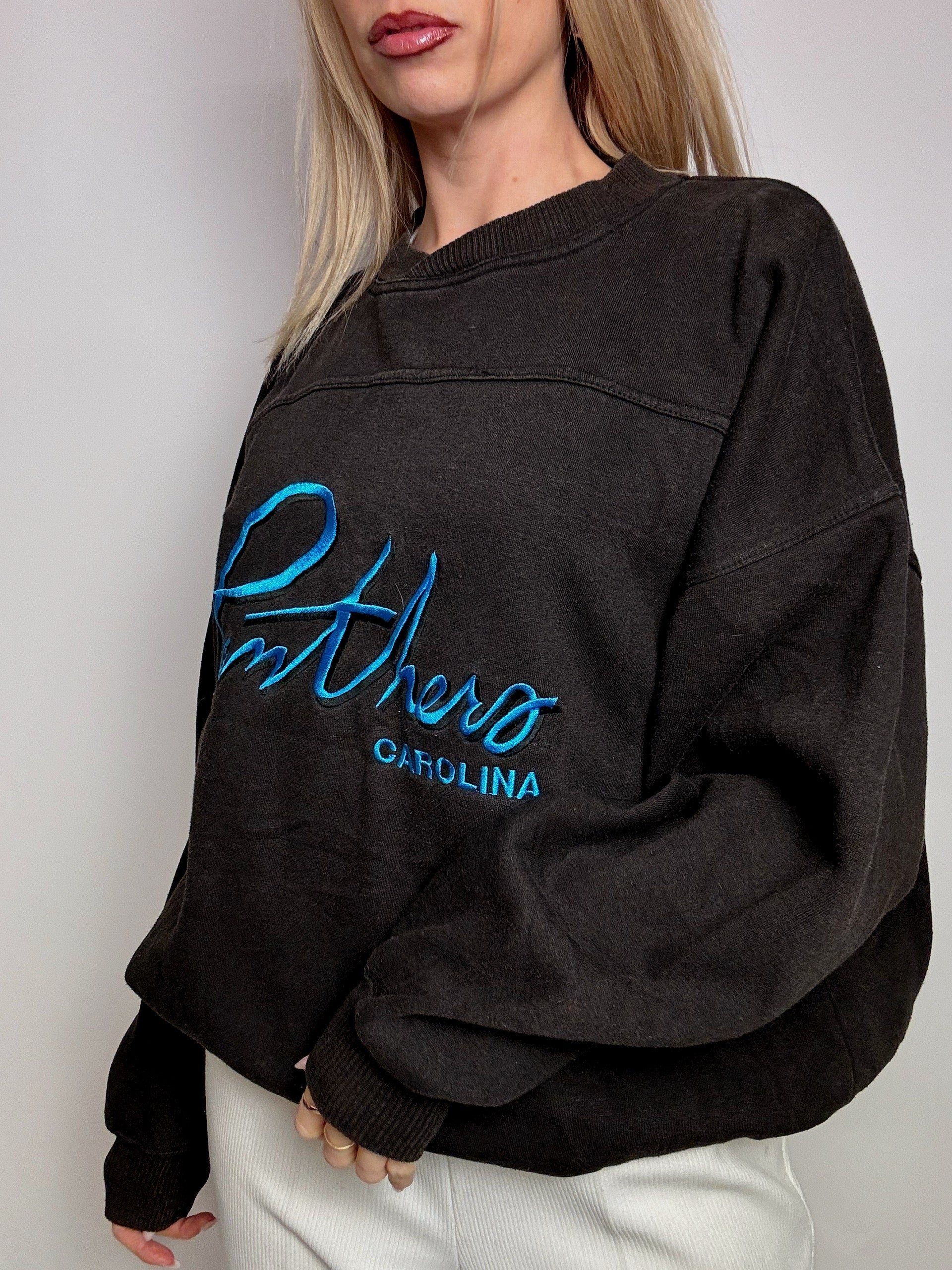 Vintage black PANTHERS XL round neck sweatshirt