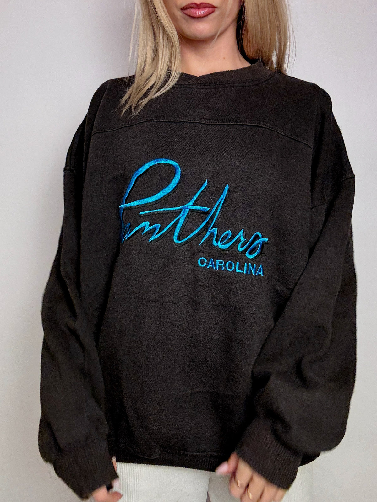 Vintage black PANTHERS XL round neck sweatshirt