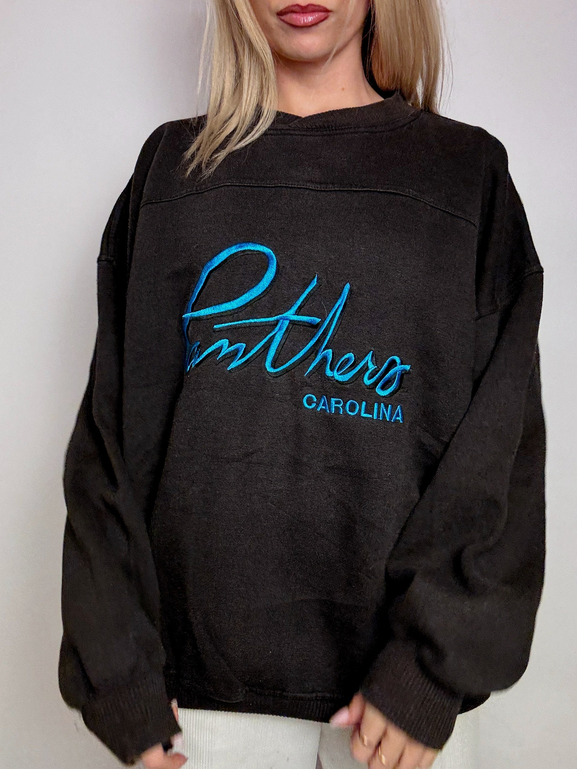 Vintage black PANTHERS XL round neck sweatshirt