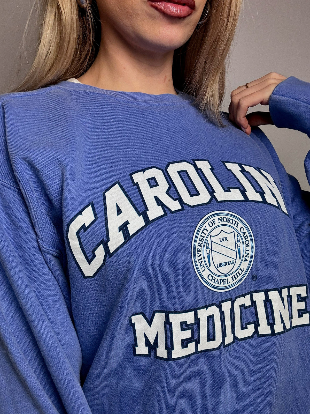 Vintage CAROLINA MEDICINE M sky blue crew neck sweatshirt 