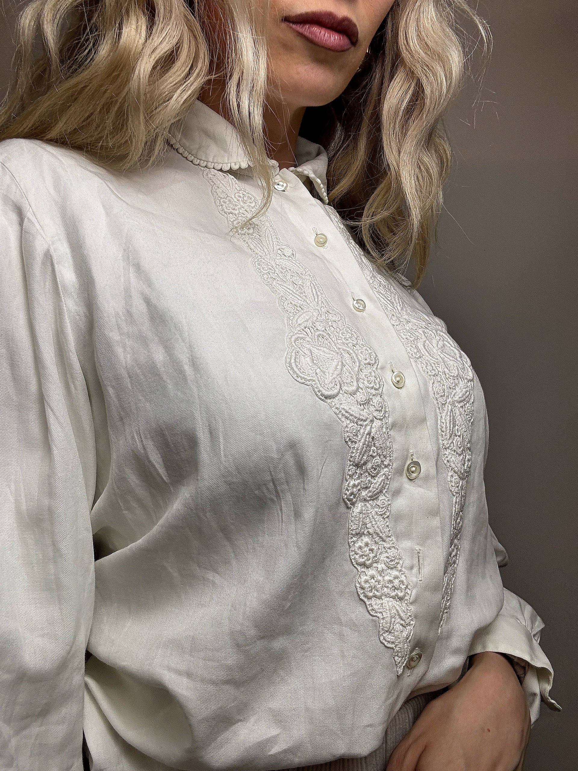 Chemise brodée blanche M/L vintage