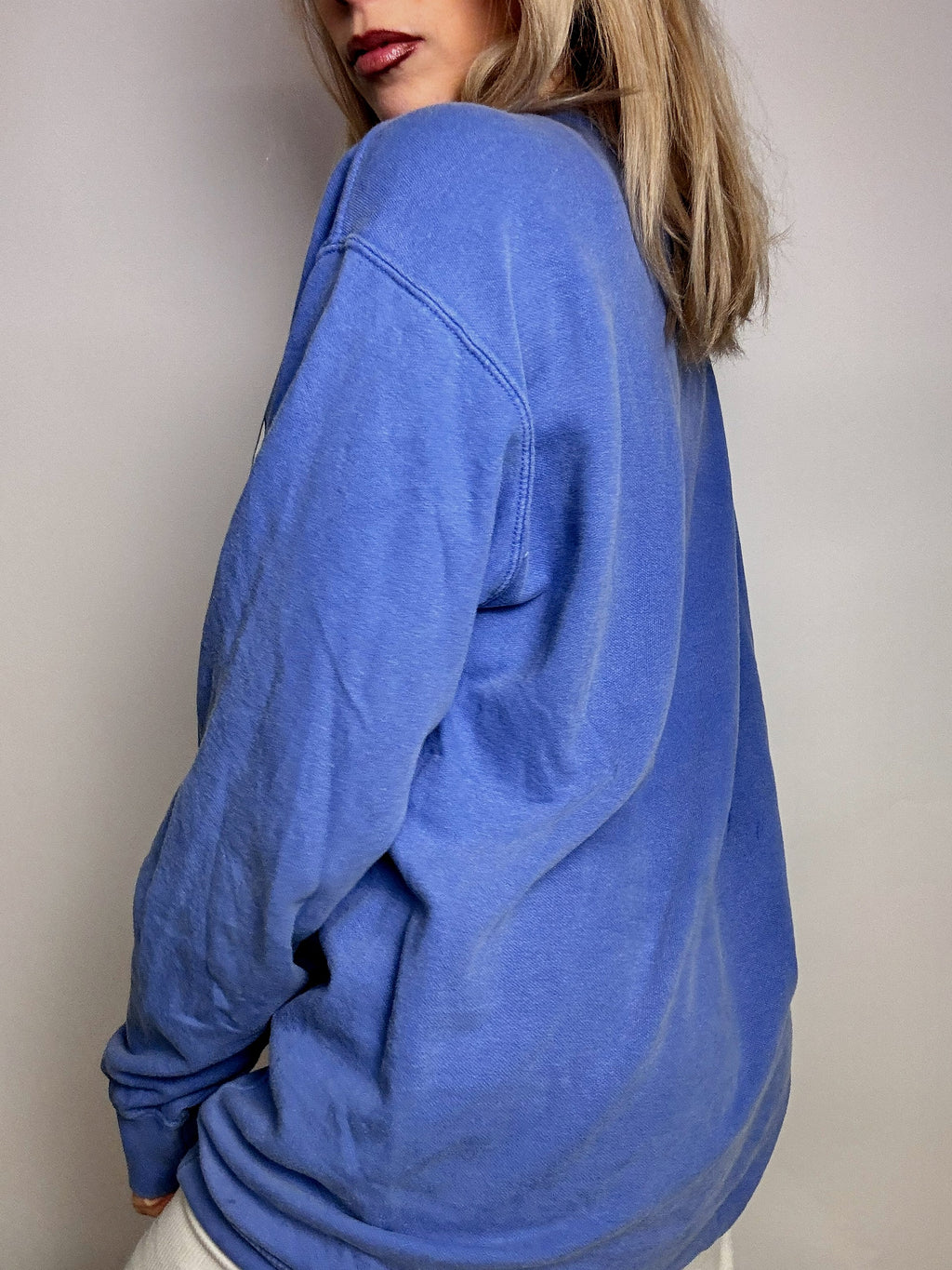 Vintage CAROLINA MEDICINE M sky blue crew neck sweatshirt 