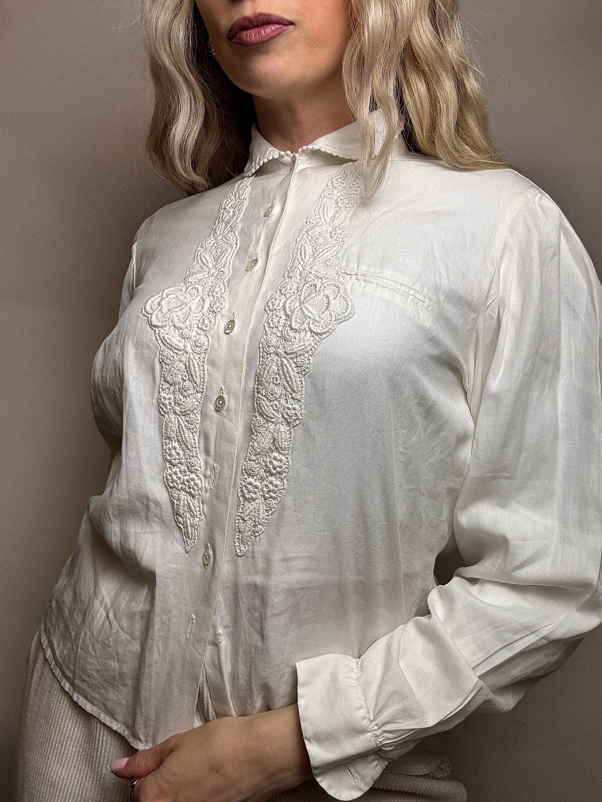 Chemise brodée blanche M/L vintage