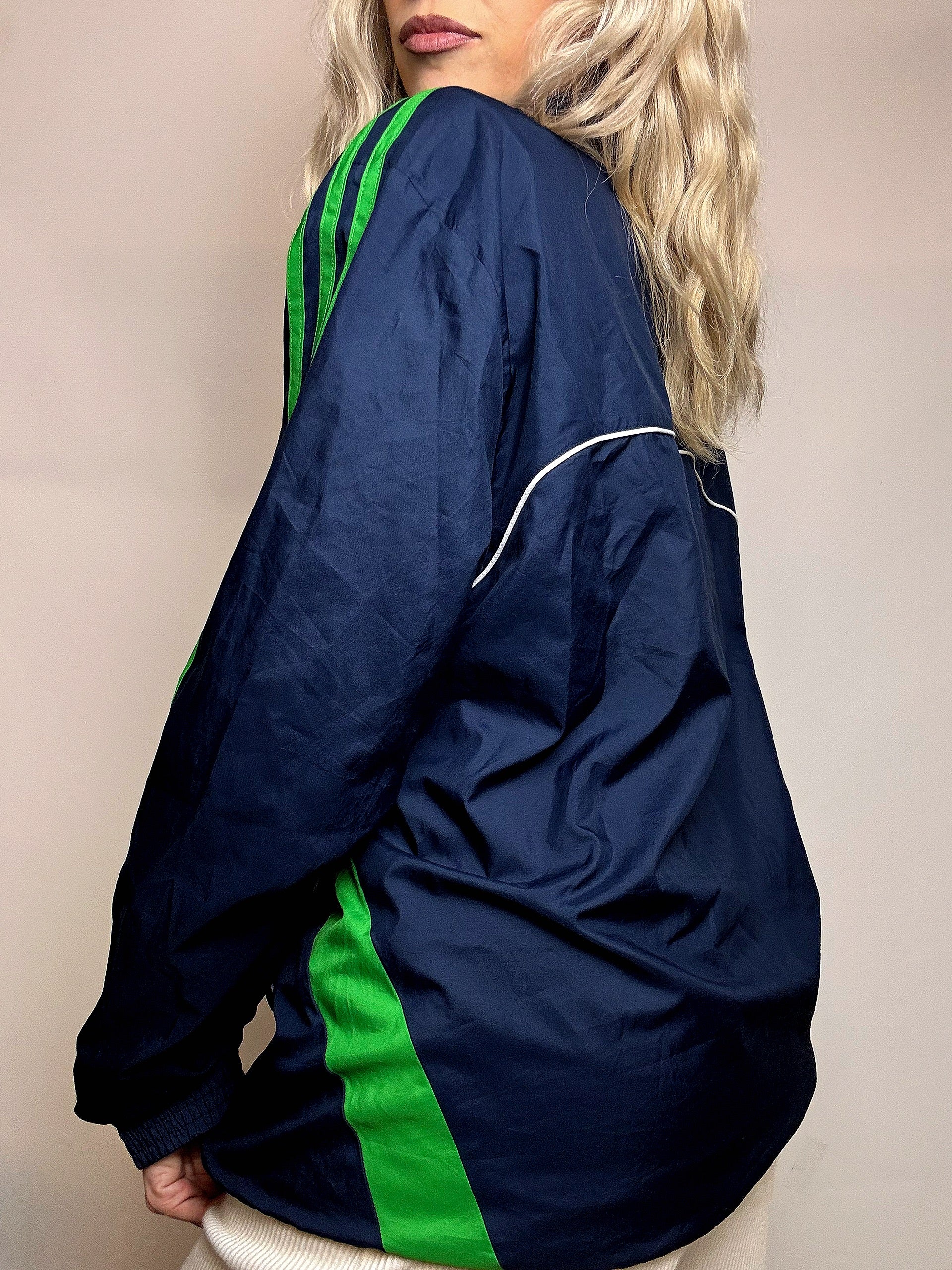 ADIDAS L vintage black sports jacket
