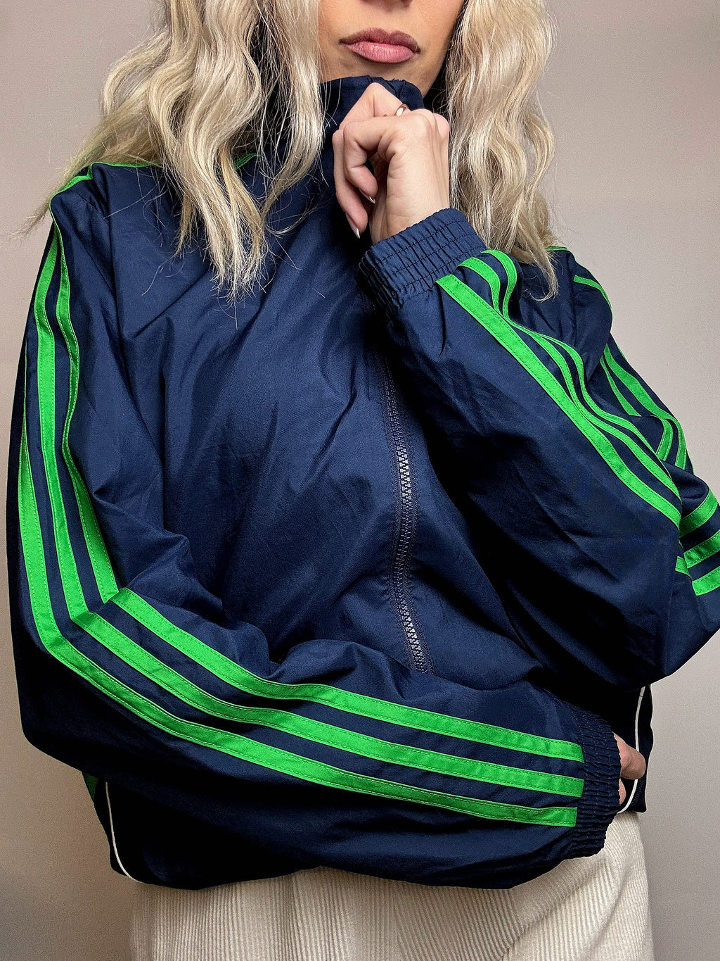 ADIDAS L vintage black sports jacket