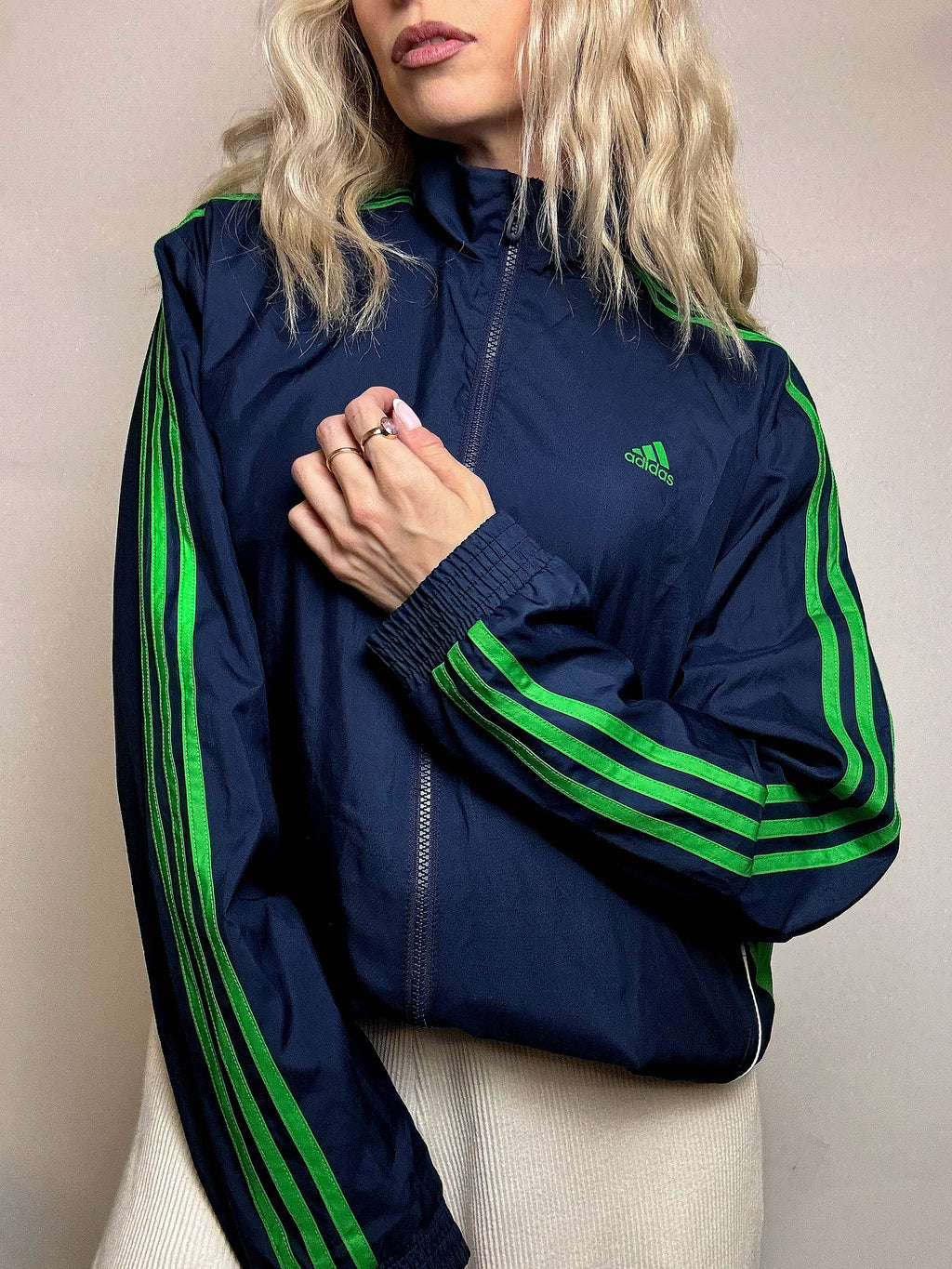 ADIDAS L vintage black sports jacket