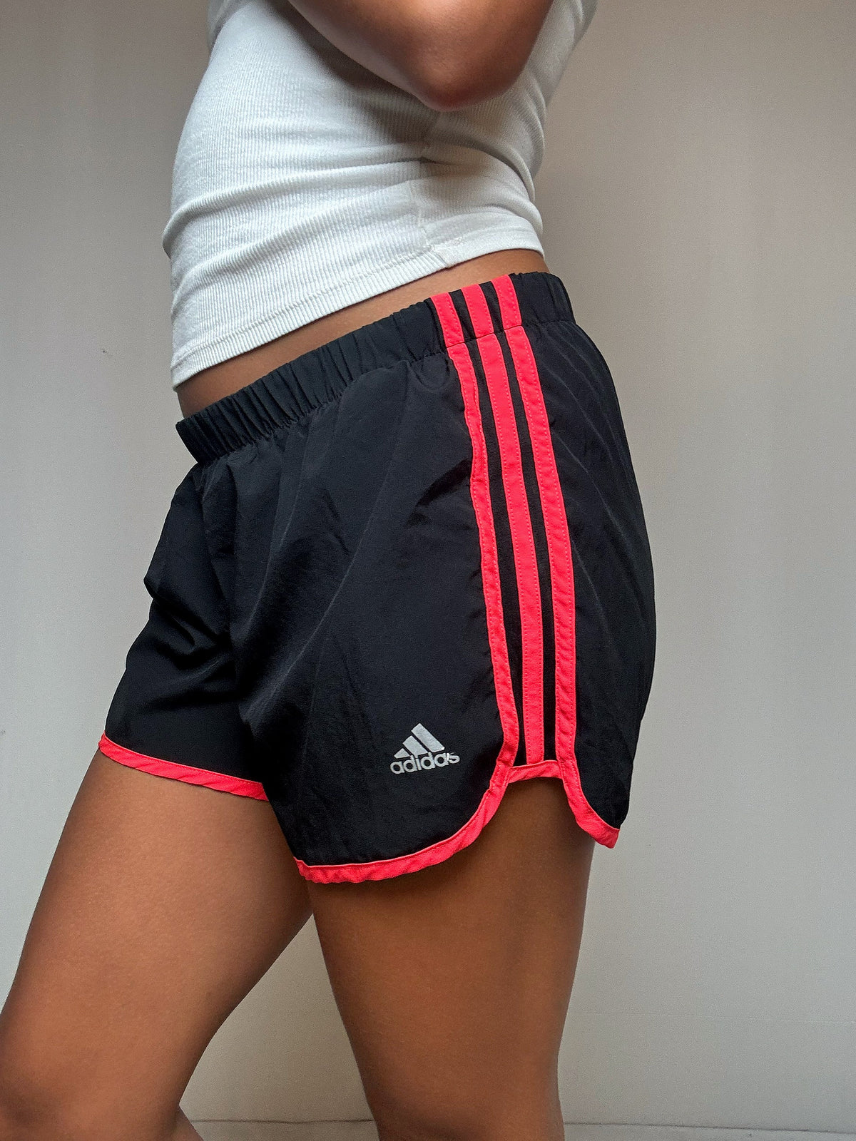 Short running noir rayures rose Adidas M vintage