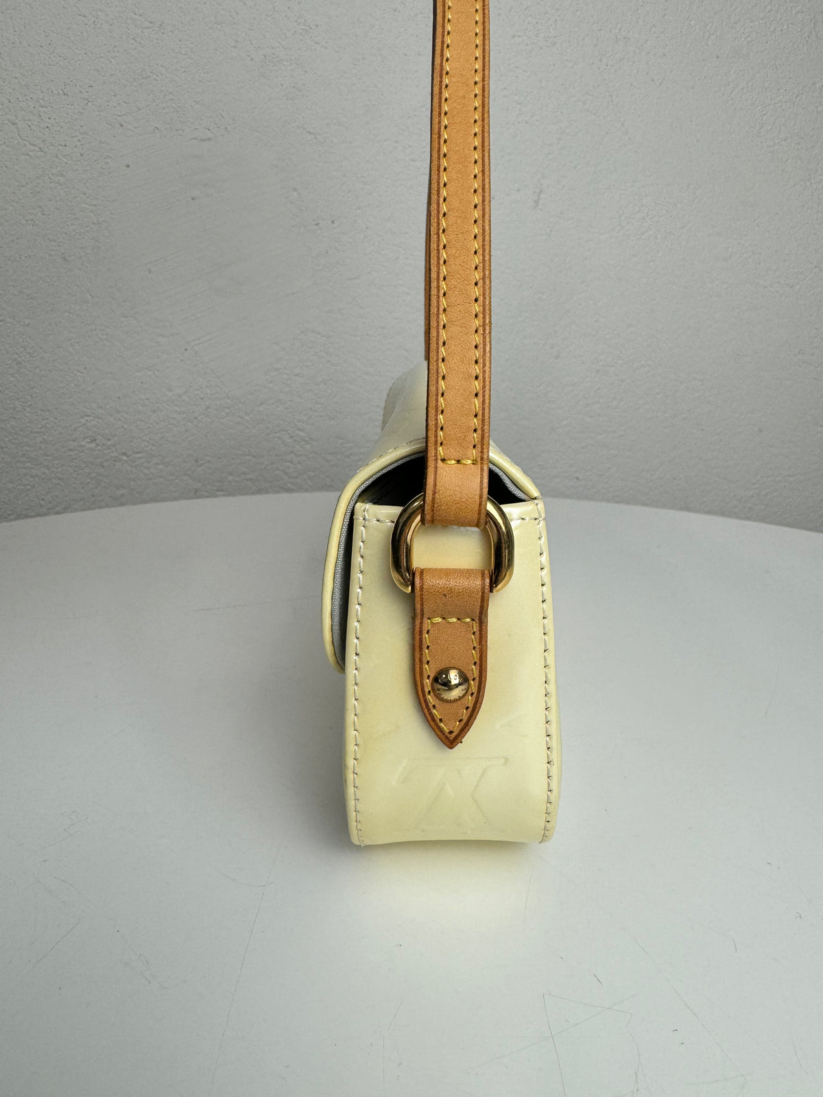 Pochette Malibu LOUIS VUITTON couleur OR vintage
