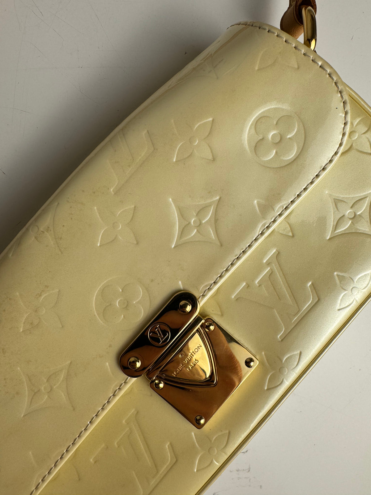 Pochette Malibu LOUIS VUITTON couleur OR vintage