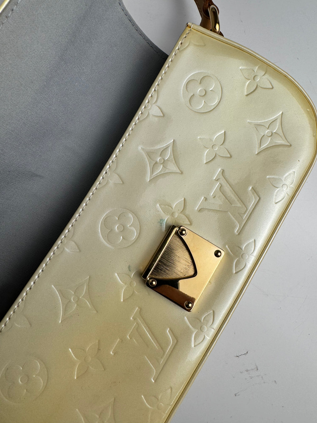 Pochette Malibu LOUIS VUITTON couleur OR vintage