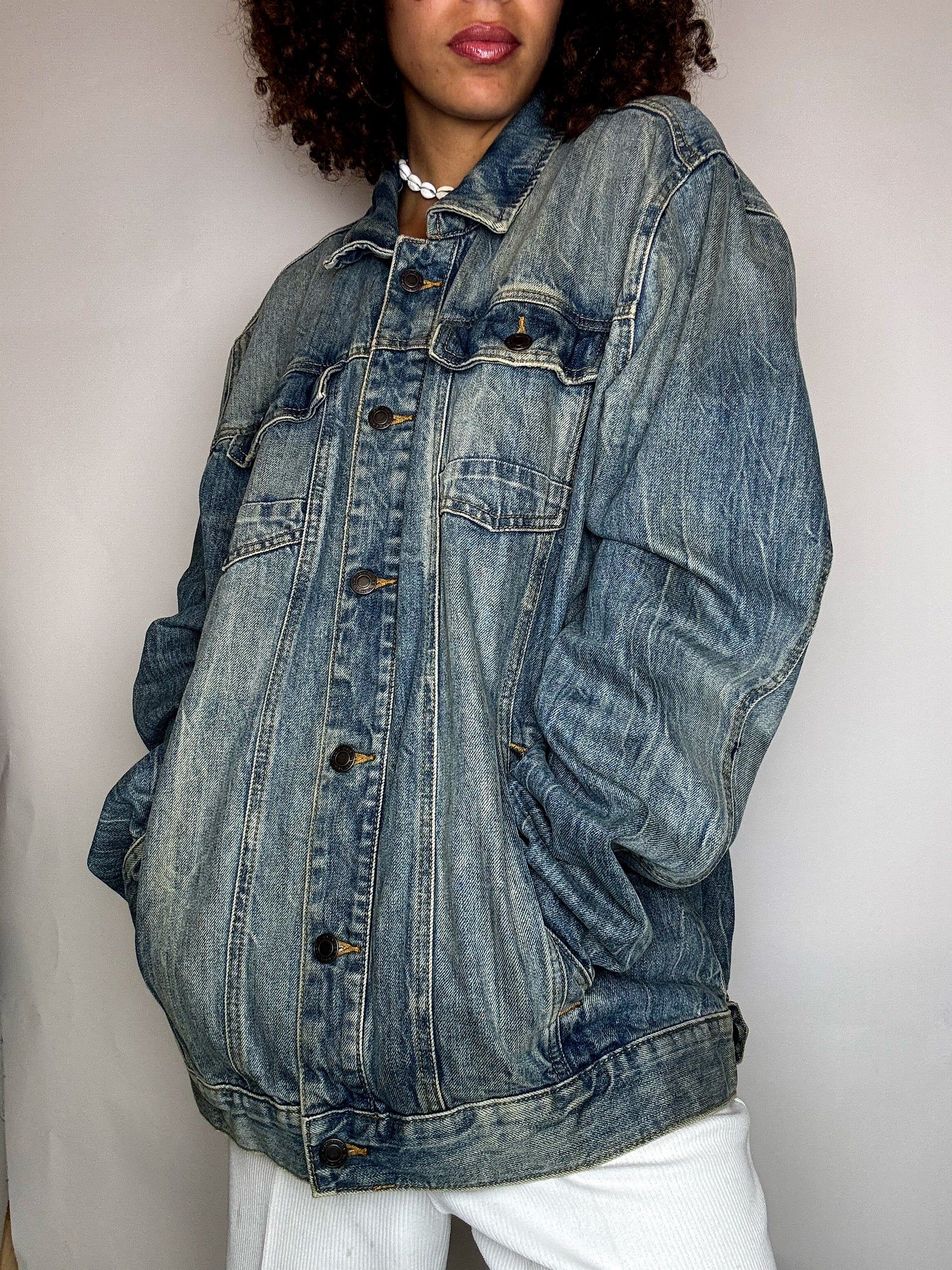 Vintage XXL Jeansjacke aus verwaschenem Material