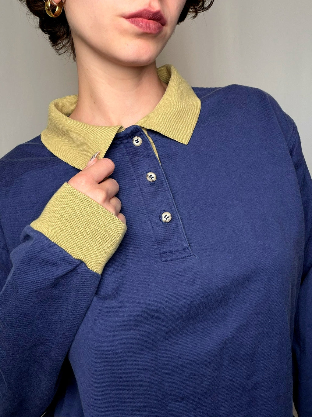 Polo épais bleu col beige manches longues L vintage