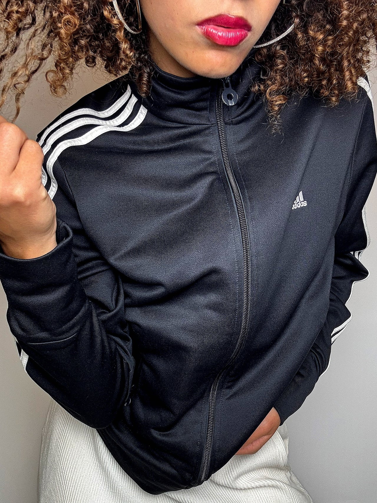 ADIDAS L Vintage schwarze taillierte Jacke