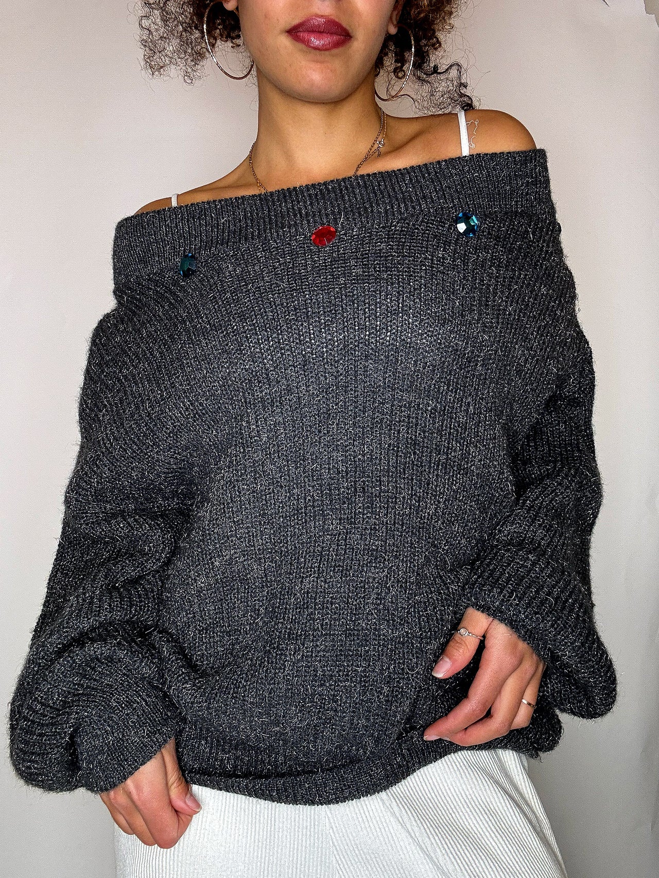 Pull gris avec strass au col S vintage