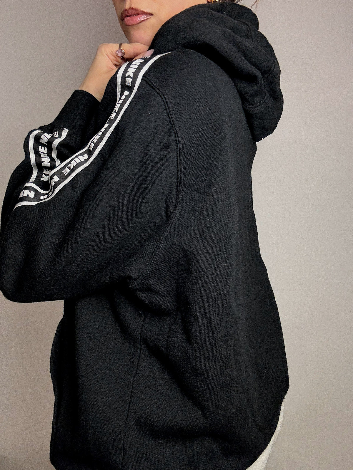 NIKE L Vintage Schwarzer Hoodie