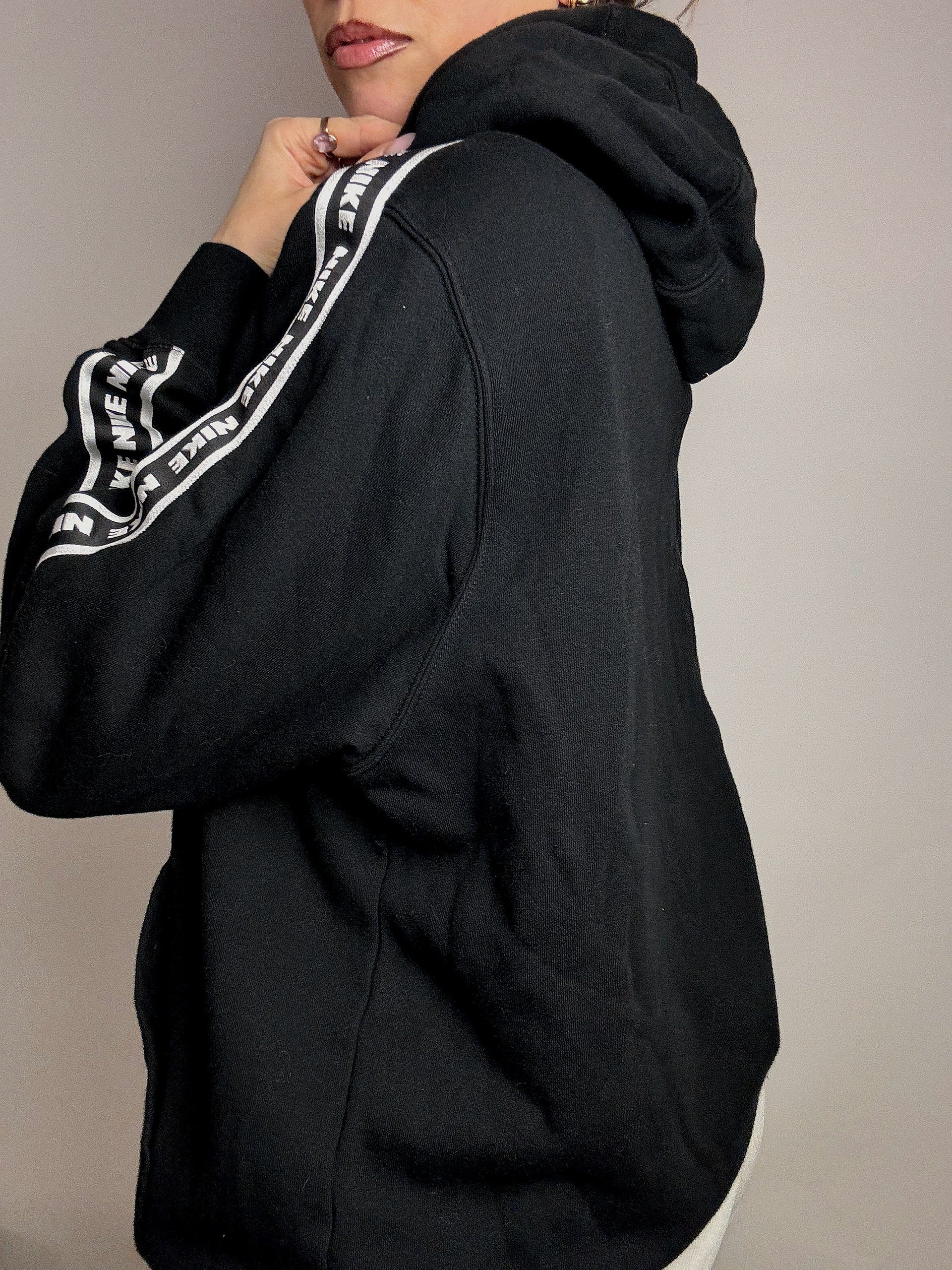 NIKE L Vintage Schwarzer Hoodie