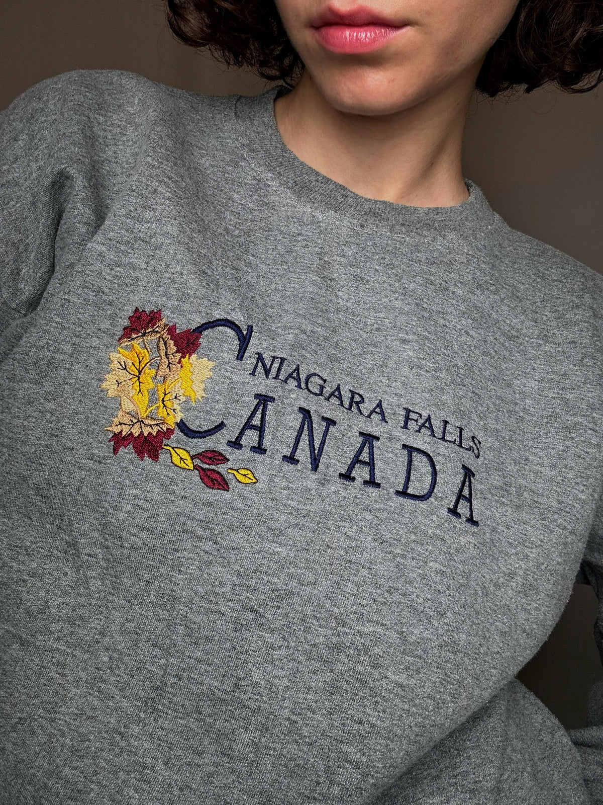 Sweat brodé gris Canada L vintage