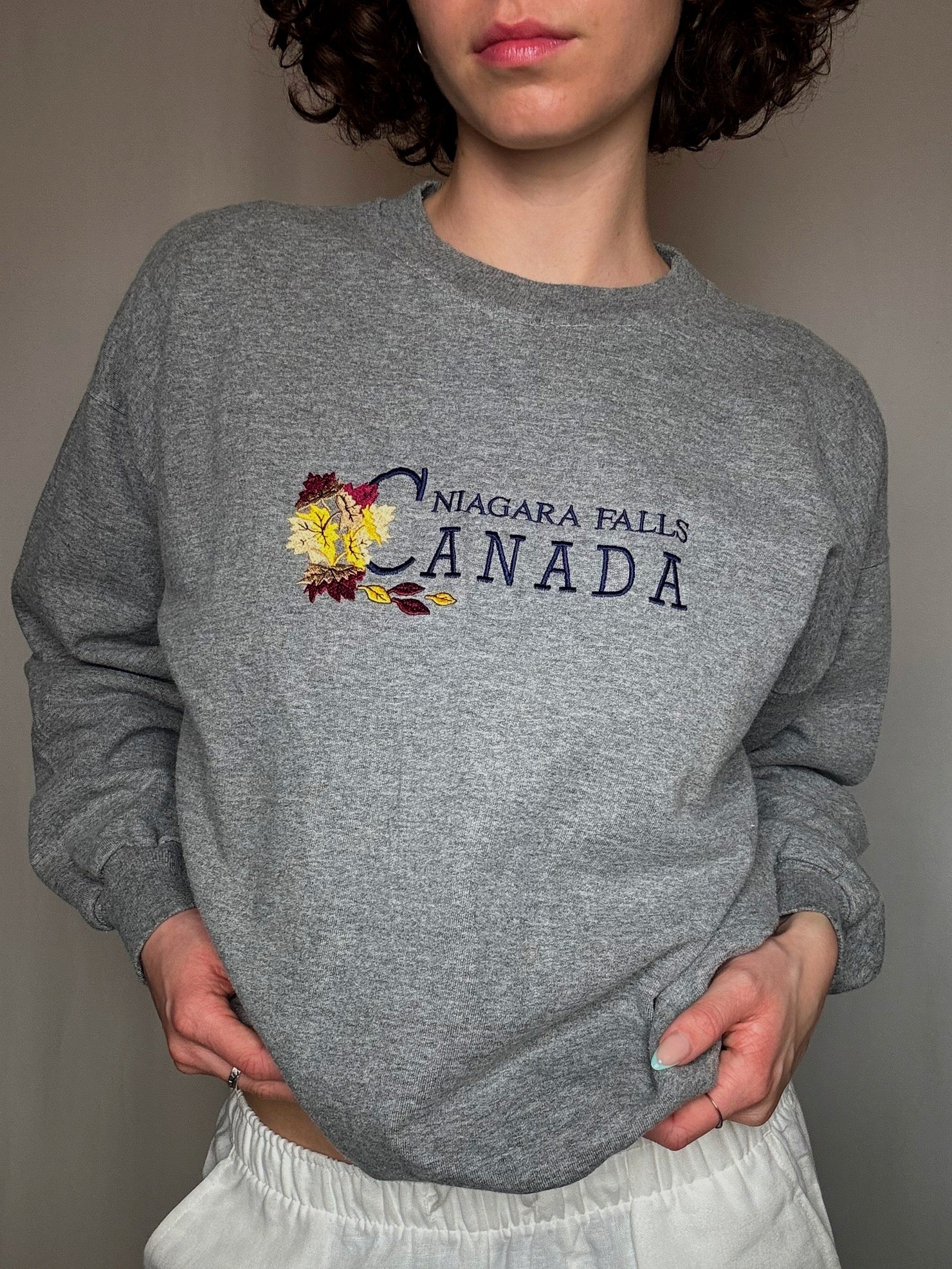Sweat brodé gris Canada L vintage