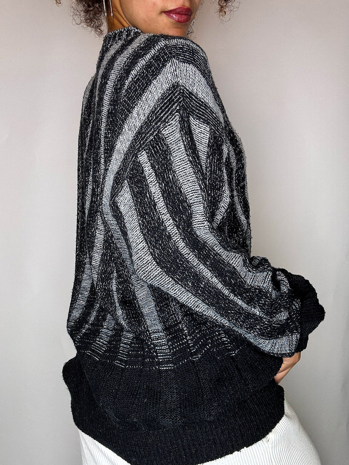 Pull dégradé noir et gris M vintage